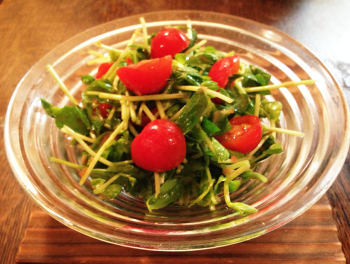 豆苗とミニトマトの和風サラダ