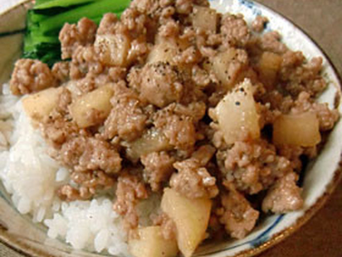 長芋シャリシャリ 豚ひき肉のそぼろ丼