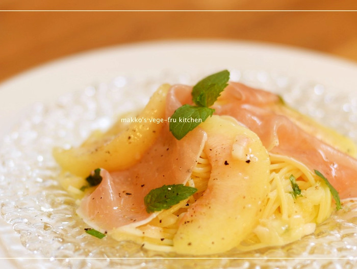 桃と生ハムの冷製パスタ