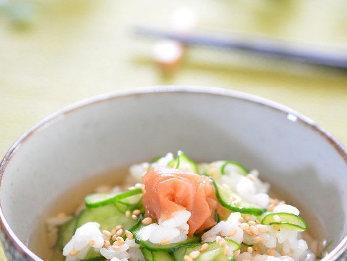 南高梅干と胡瓜の冷やし麦茶漬け