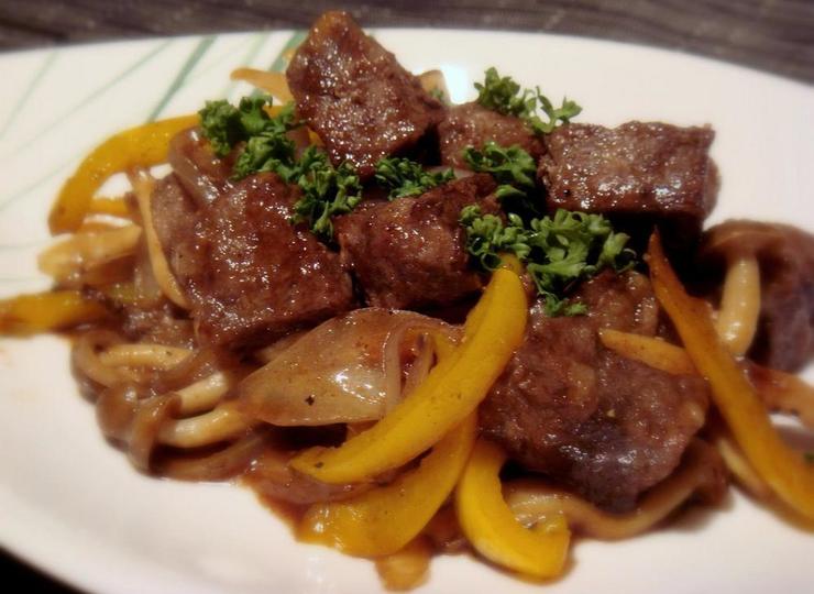 サイコロステーキと野菜のバルサミコソテー