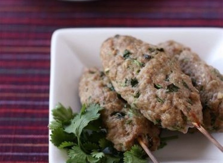 パクチーと豚ひき肉のエスニック串焼き