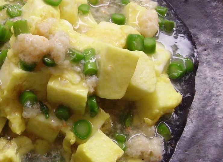 ふわふわはんぺん卵の蟹アスパラあんかけ