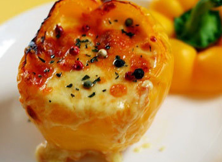 パプリカのリゾット詰めグラタン