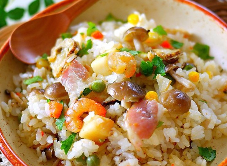 炊飯器で シーフードミックスの具沢山ピラフ