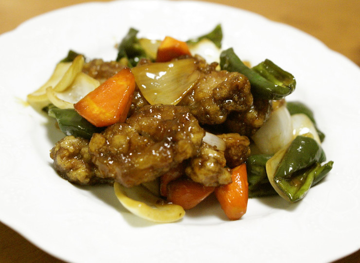 黒酢が決め手の酢豚