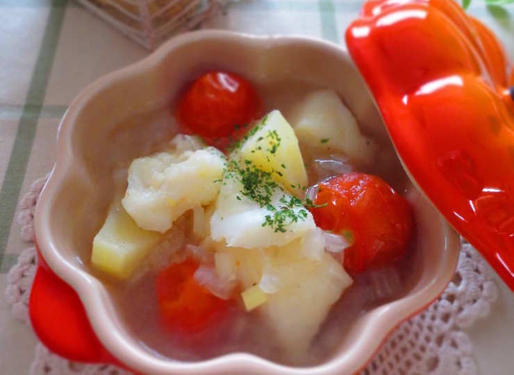 たらとじゃがいもとトマトのスープ