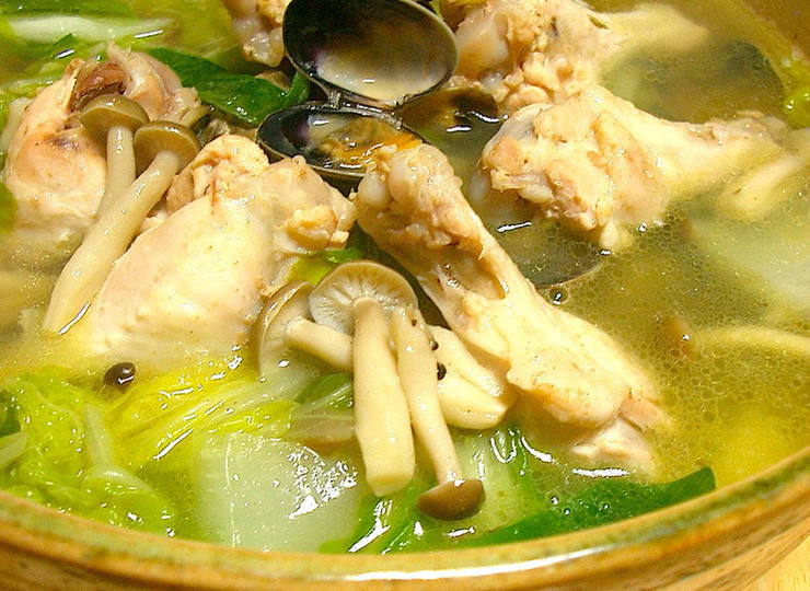 旨味たっぷり あさりと手羽元の塩バター鍋