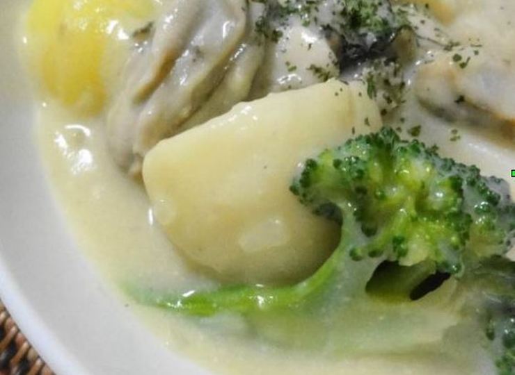 牡蠣と冬野菜の豆乳チャウダー