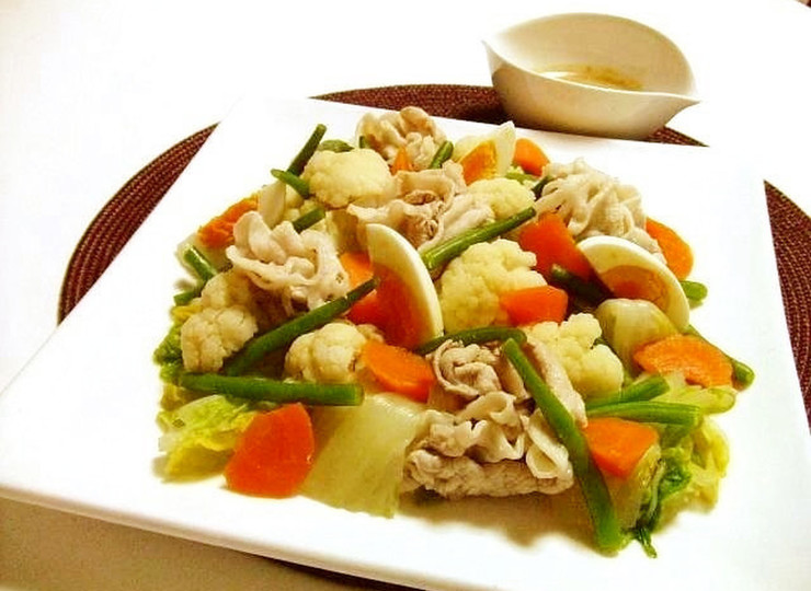 豚しゃぶと温野菜の彩りサラダ