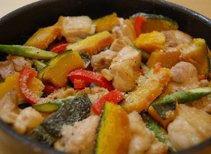 簡単 鶏肉と彩り野菜のオーブン焼き