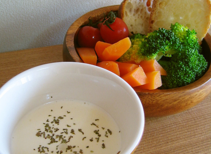 サラダに クリームチーズソース