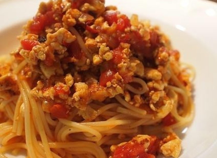 豆腐とトマトのミートソース風パスタ