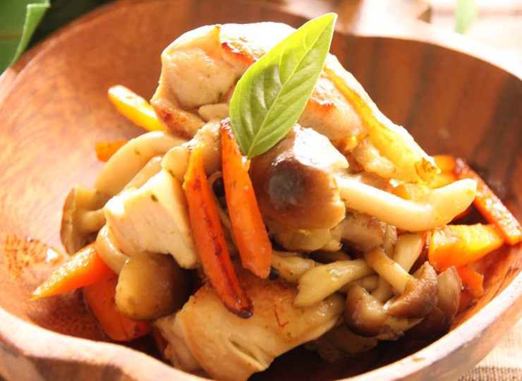 鶏肉のバジル炒め