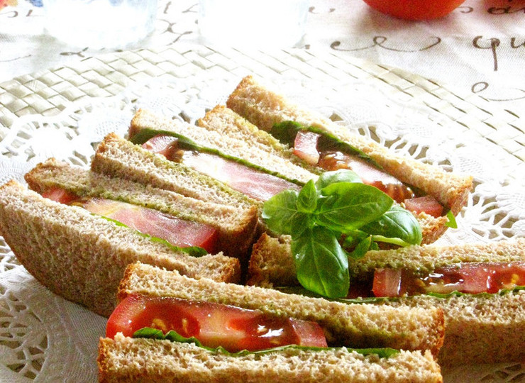 バジル・バジルトマトサンドイッチ