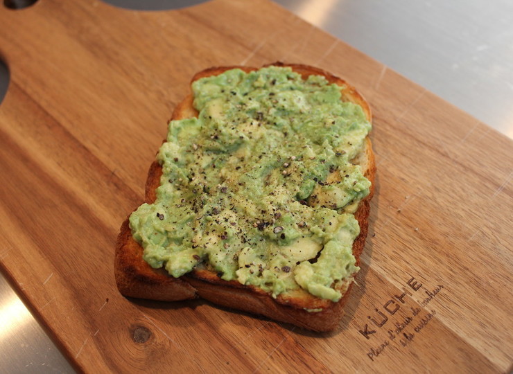 アボカドのっけトースト