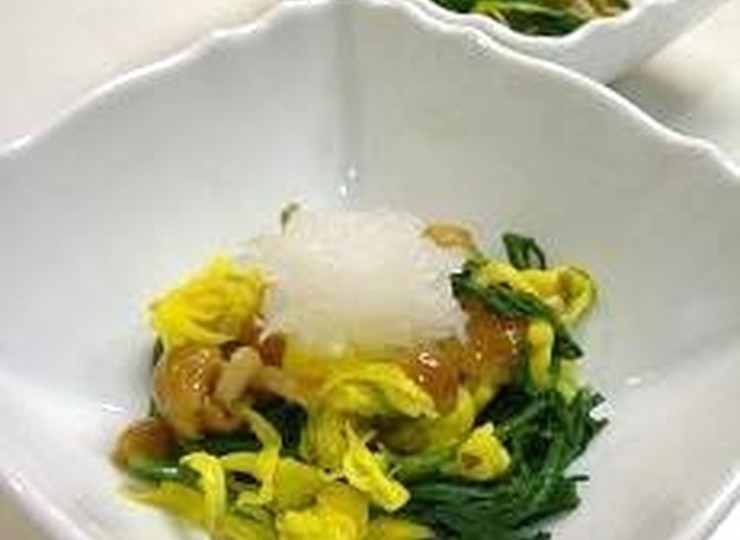 菊の花と春菊となめこのお浸し