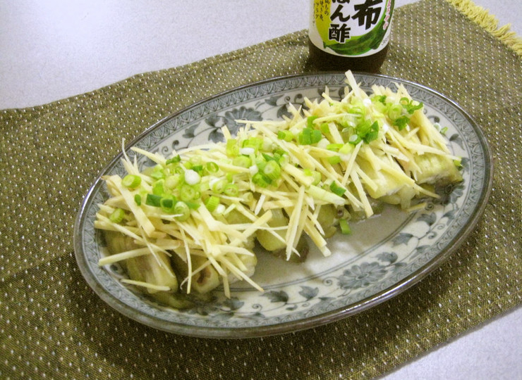 夏はあっさり 蒸しなすの針生姜のせ