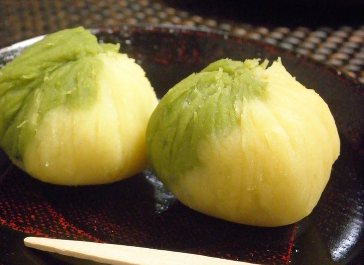 さつまいもの2色茶巾絞り