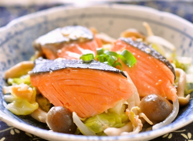 バター風味で鮭と野菜の蒸し煮