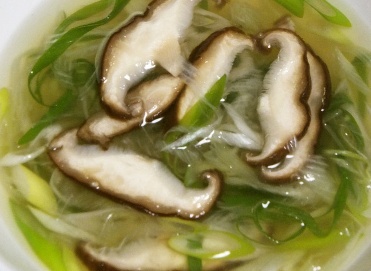 ねぎたっぷりしいたけの中華スープ