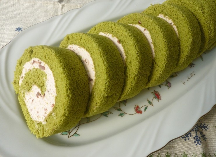 あずきクリームの抹茶ロールケーキ