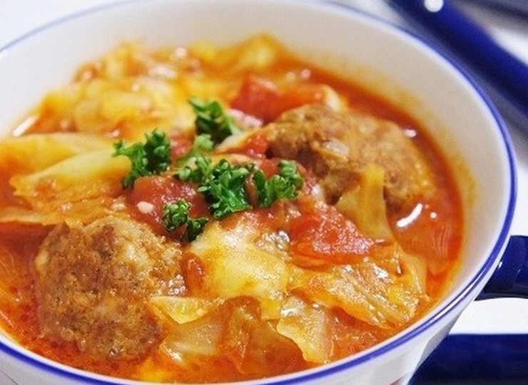 とろとろキャベツとミートボールのトマト煮