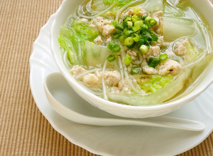 煮るだけ簡単 鶏ひき肉と白菜の春雨スープ