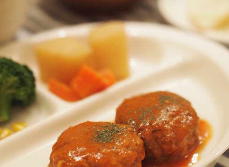 野菜ジュースで煮込みハンバーグ