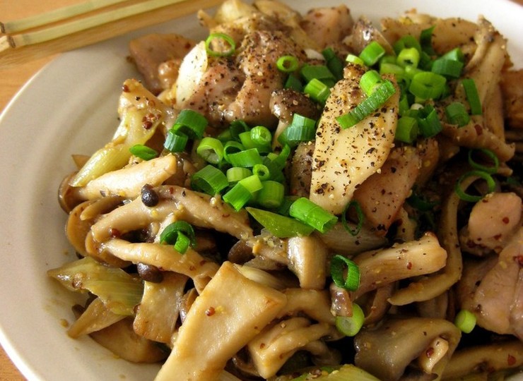 きのこと鶏肉の粒マスタードみそ炒め