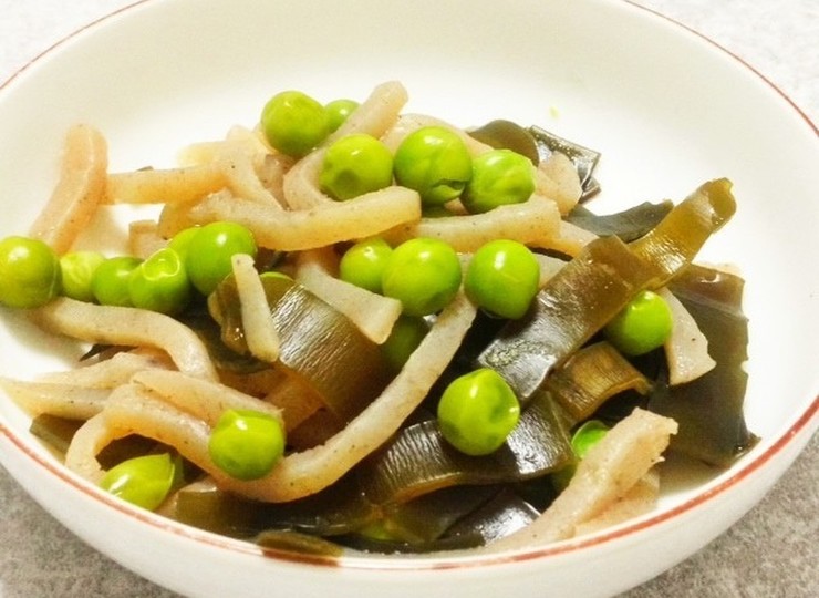 グリンピースと蒟蒻のやさしい煮物