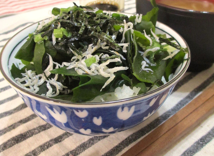 ダイエット 朝もランチも ワカメしらす丼