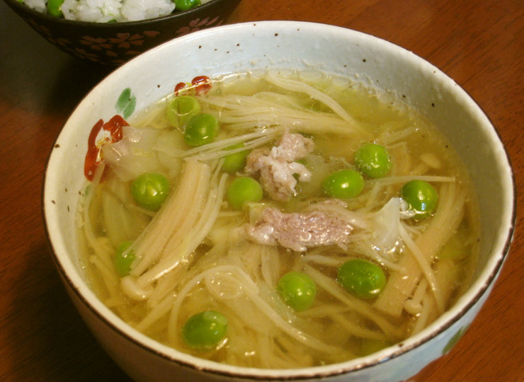 豚肉とグリーンピースの具だくさんスープ