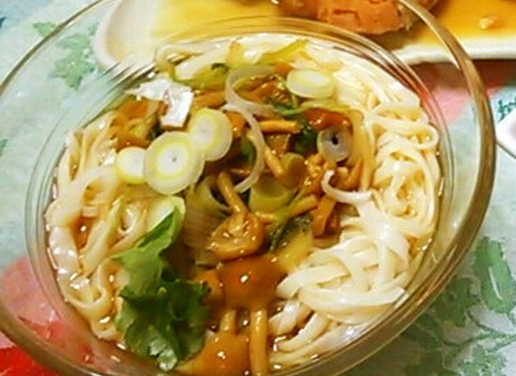 なめこと三つ葉で 冷やし稲庭うどん