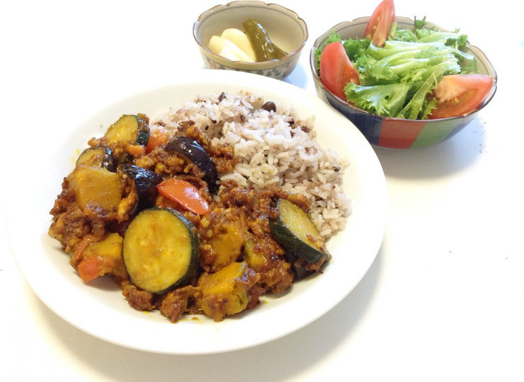 夏野菜と鶏ひき肉のヘルシーキーマカレー