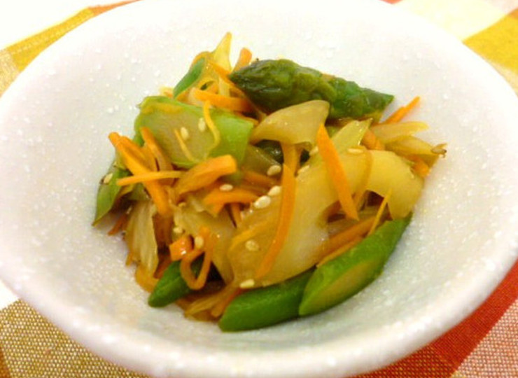 セロリ アスパラしゃっきりゴマ風味炒め