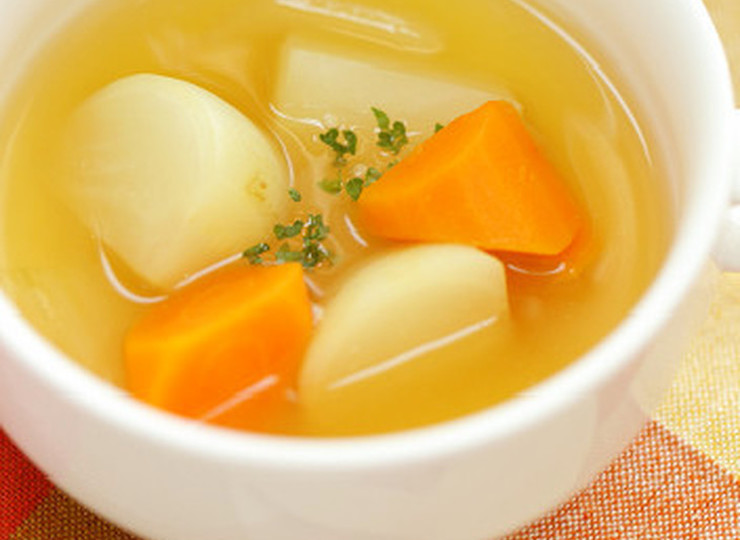 野菜の甘みを味わう　塩分控えめなコンソメスープ