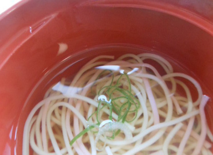 紅白のそうめん汁
