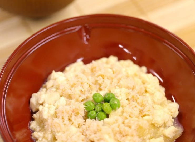 蟹の風味効かせた春雨豆腐