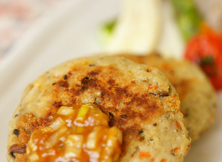 れんこんおからバーグのピリ辛ソースかけ➹