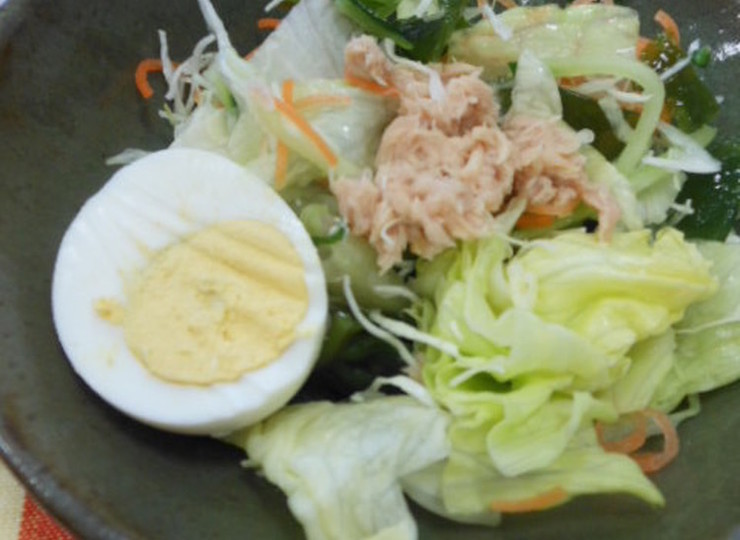ツナと卵と海藻サラダ