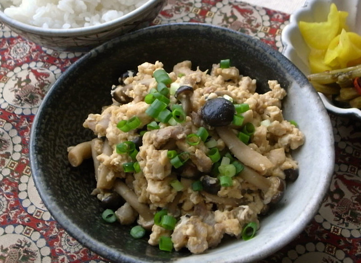 まな板包丁要らず 豚挽肉としめじの炒豆腐