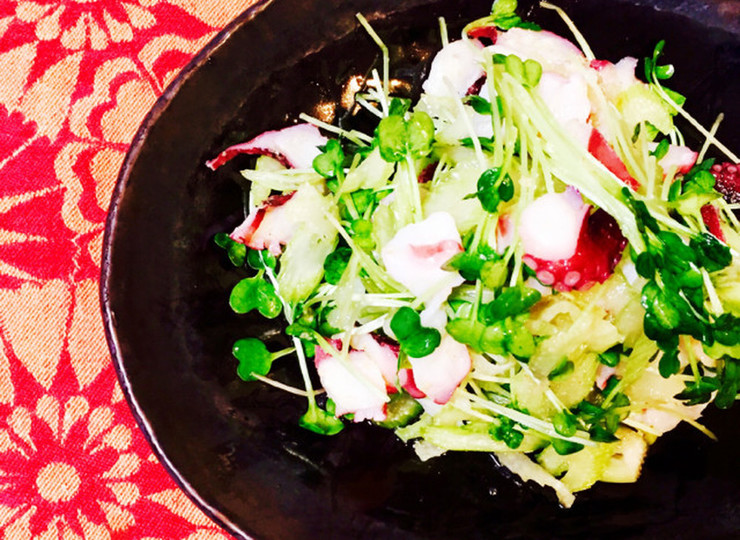 タコとセロリとカイワレのエスニックサラダ