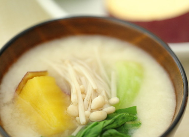 えのきとさつま芋、青梗菜のお味噌汁