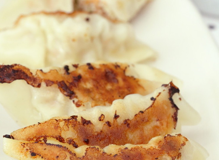 シャキシャキ食感の野菜たっぷり焼餃子