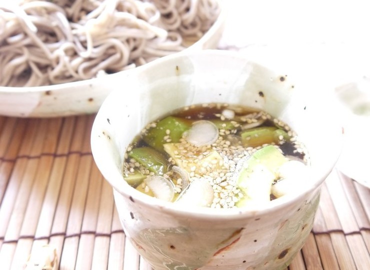 目指せ美肌 アボカド蕎麦