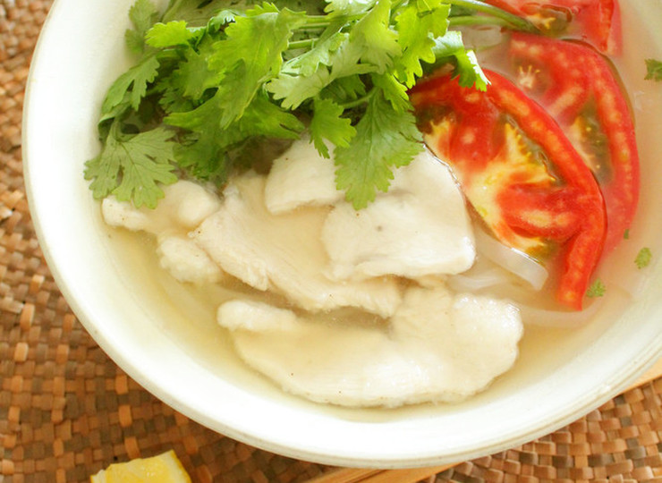 さっぱり美味しい鶏むね肉のフォー