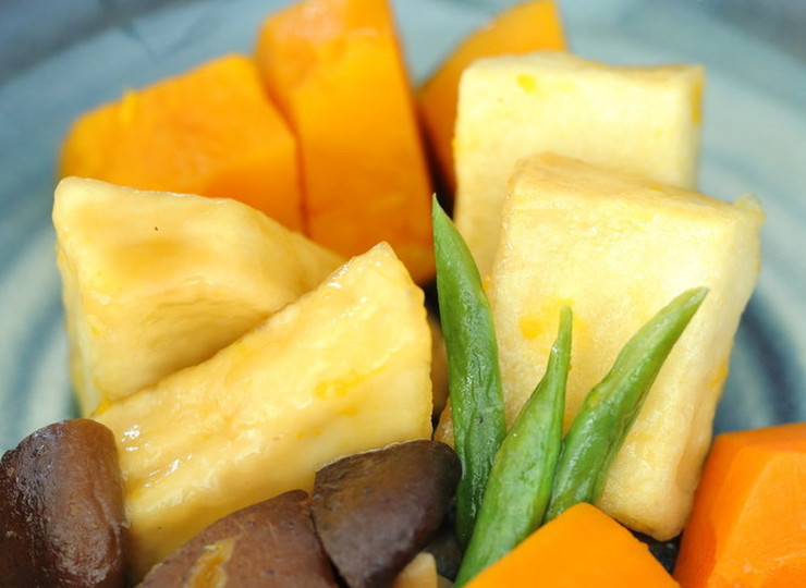 高野豆腐揚げ焼き煮とお野菜の盛り合わせ