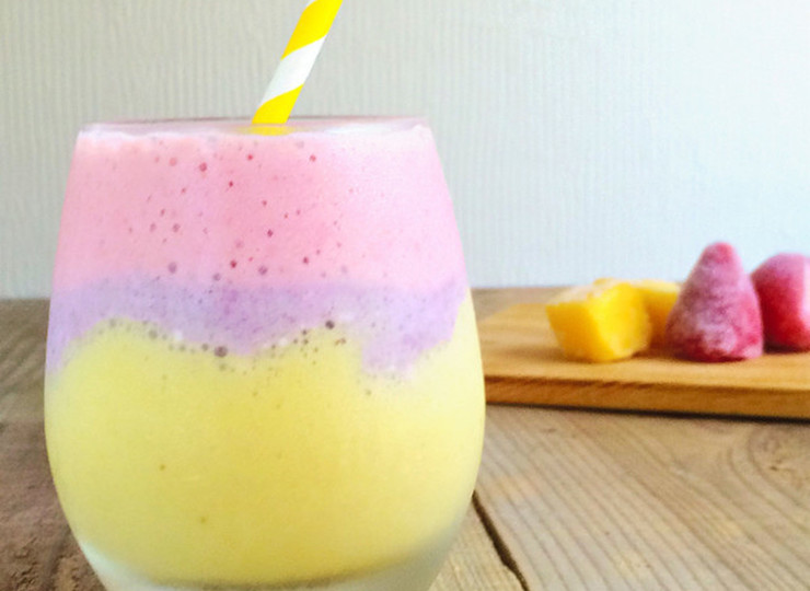 イチゴパイナップルマキベリースムージー