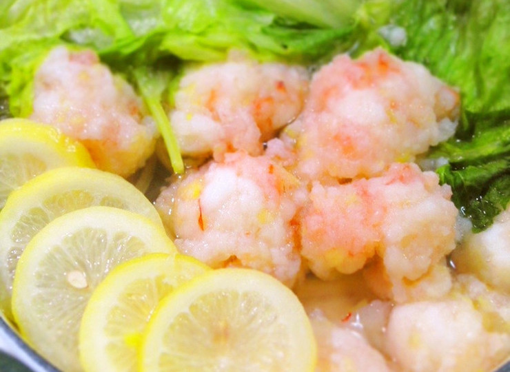 ふわふわ海老だんごとレタスの塩レモン鍋